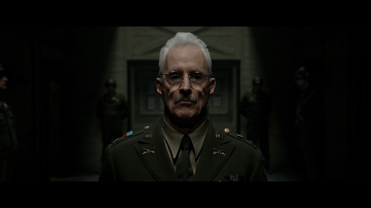 Russell Crowe jako Hermann Göring. Do českých kin vstoupí možný trhák roku